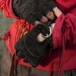 Fingerless Suede Gloves Black 7 Fingerless Suede Gloves Black -Larp Fashion Shop fingerlose handschuhe aus rauhleder schwarz if 101408 3 1280x1280