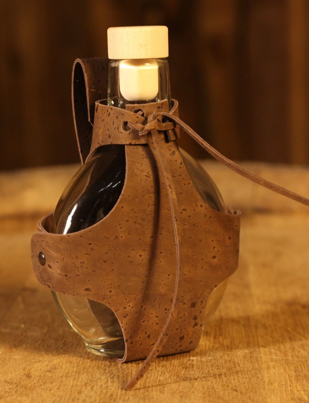 Authentic Glass Canteen With Vegan Leather Rack 3 Authentic Glass Canteen With Vegan Leather Rack