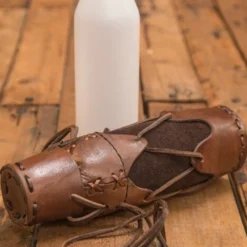 Laced Bottle Holder - Brown -Larp Fashion Shop flaschenhalter aus leder braun if 101601 4 1280x1280