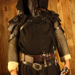 Long Black Hooded Tunic -Larp Fashion Shop lange schwarze tunika mit kapuze lf 391000 4 1280x1280