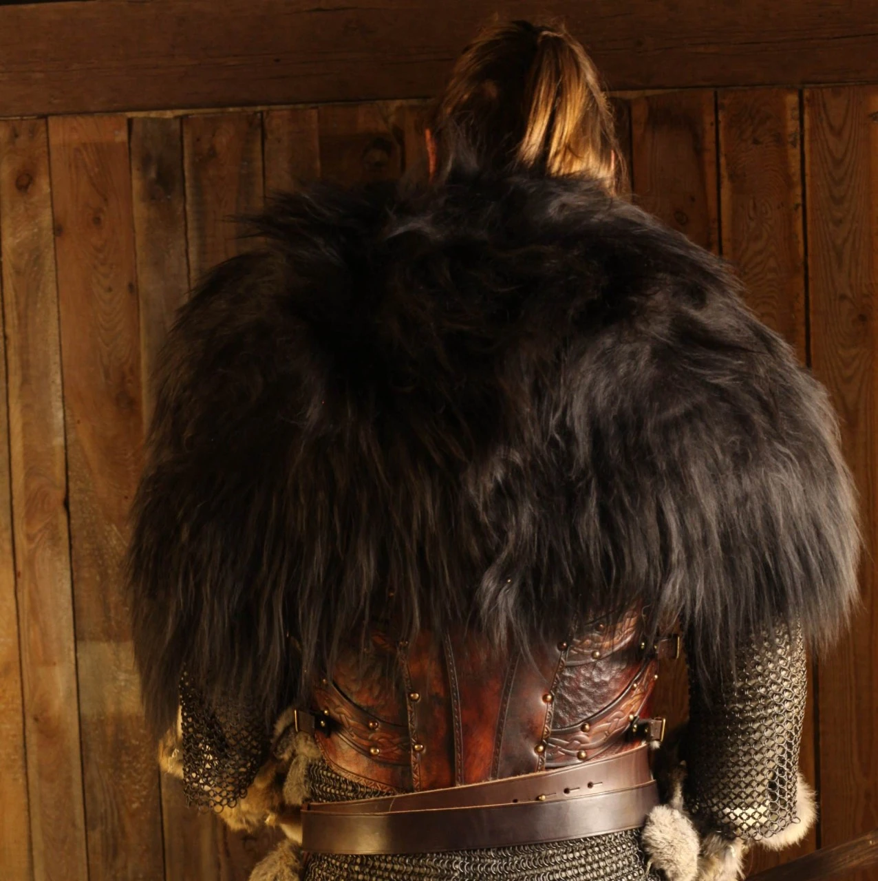 LARP Cape Sheepskin Black/brown 4 LARP Cape Sheepskin Black/brown - Image 2