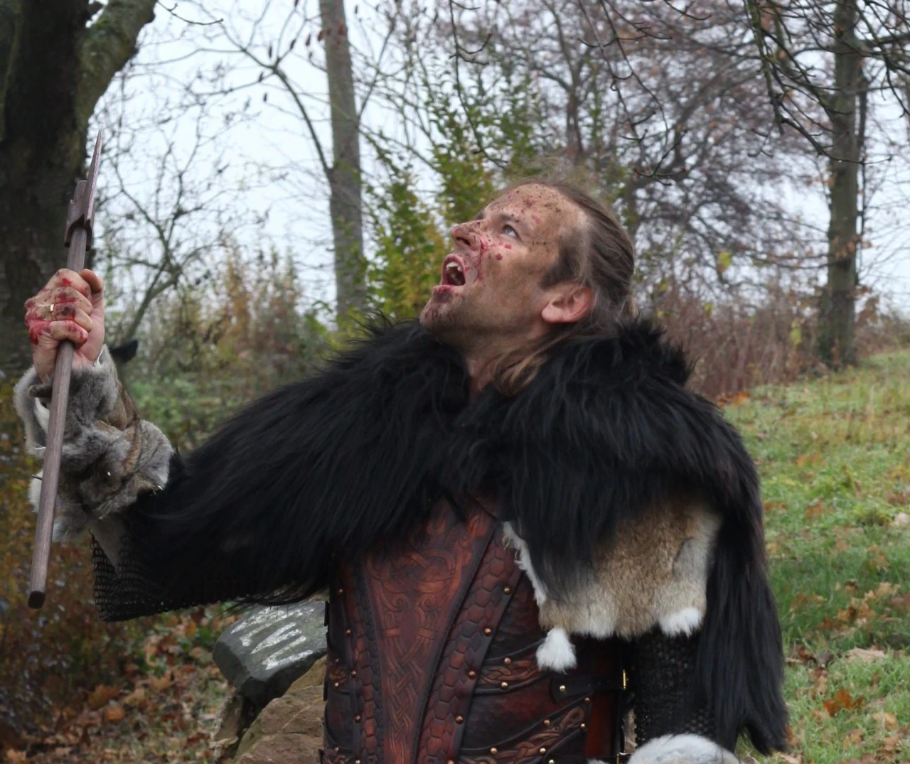 LARP Cape Sheepskin Black/brown 6 LARP Cape Sheepskin Black/brown - Image 4