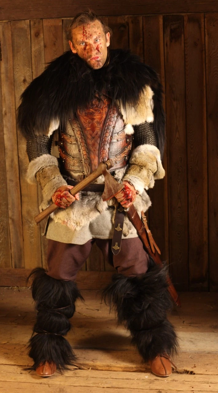 LARP Cape Sheepskin Black/brown 7 LARP Cape Sheepskin Black/brown - Image 5