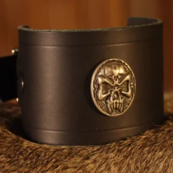 Leather Wrist Cuff Black Skull 6cm -Larp Fashion Shop lederarmband 6cm skull schwarz lt ab6030ssk 1 1280x1280