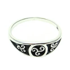 Triskels Silver Ring