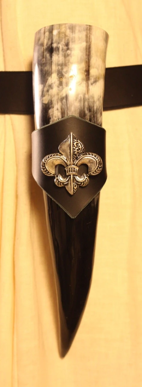 Drinking Horn W/ Black Holder Fleur De Lys 300ml 3 Drinking Horn W/ Black Holder Fleur De Lys 300ml